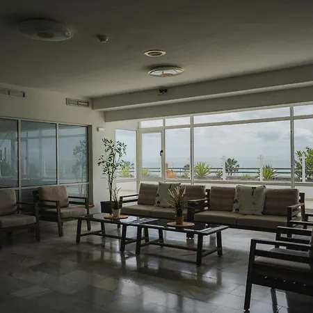 Apartamento Con Terraza En Primera Línea El Duque, Altamira