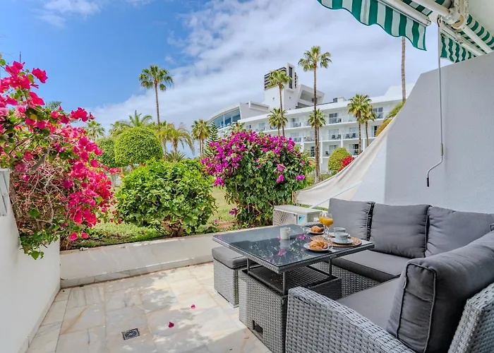 Apartamento Con Terraza En Primera Línea El Duque, Altamira