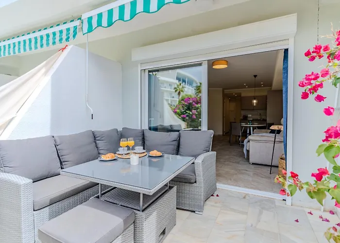 Apartamento Con Terraza En Primera Línea El Duque, Altamira *