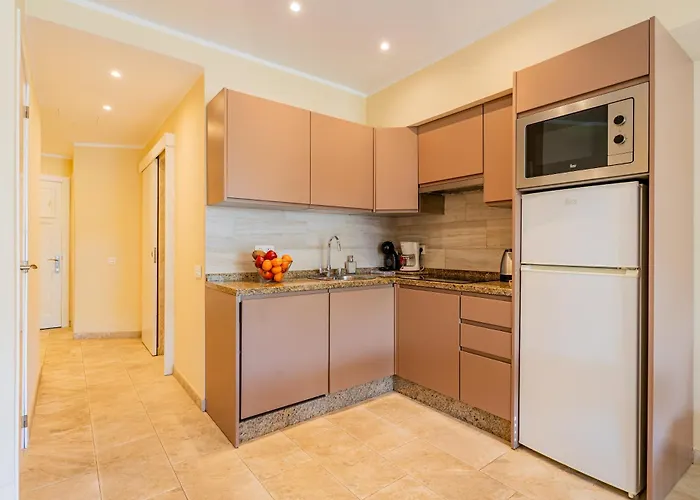 Con Terraza En Primera Línea El Duque, Altamira Apartamento