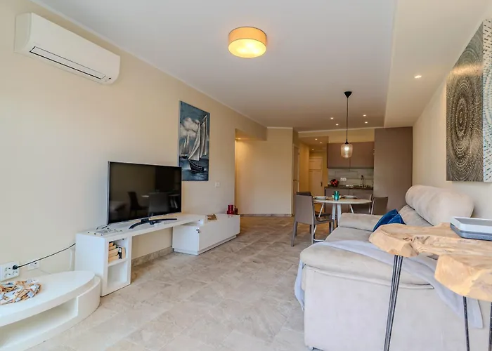 Con Terraza En Primera Línea El Duque, Altamira Apartamento