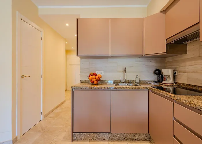 Con Terraza En Primera Línea El Duque, Altamira *