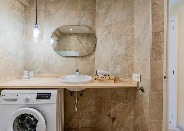 Apartamento Con Terraza En Primera Línea El Duque, Altamira *