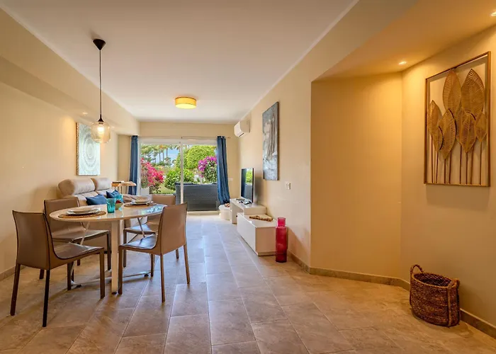 Con Terraza En Primera Línea El Duque, Altamira *