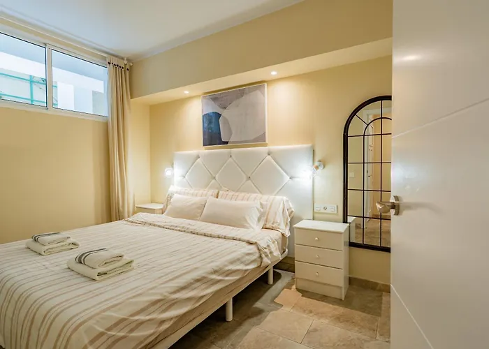 Con Terraza En Primera Linea El Duque, Altamira